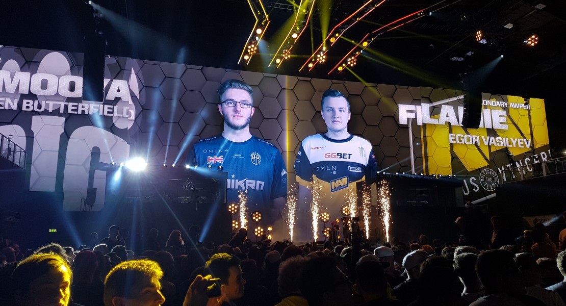 Pre-match graphics shown to the crowd before the game started. The player portraits are Owen "Smooya" Butterfield from BIG and Egor "Flamie" Vasilyev from Natus Vincere. The picture was taken from the general seating area in the stadium.